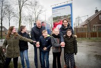 kick-off kinderen samen met Bert Boerman en aannemer VDV